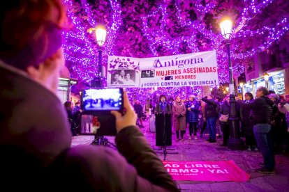 Manifestación del Día internacional para la eliminación de la violencia contra las mujeres. MARIO TEJEDOR (35)