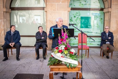 Homenaje a Machado.-GONZALO MONTESEGURO
