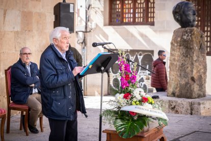 Homenaje a Machado.-GONZALO MONTESEGURO