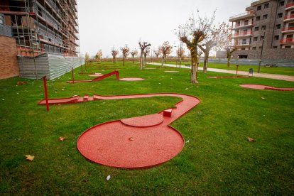 Los hoyos del minigolf de Los royales. MARIO TEJEDOR (31)