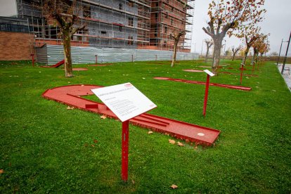 Los hoyos del minigolf de Los Royales. MARIO TEJEDOR