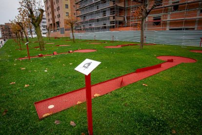 Los hoyos del minigolf de Los Royales. MARIO TEJEDOR