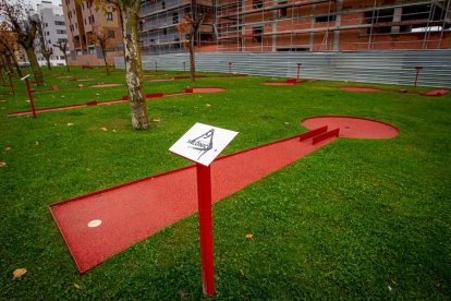 Los hoyos del minigolf de Los Royales. MARIO TEJEDOR