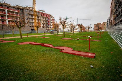 Los hoyos del minigolf de Los Royales. MARIO TEJEDOR