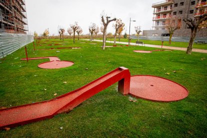 Los hoyos del minigolf de Los Royales. MARIO TEJEDOR