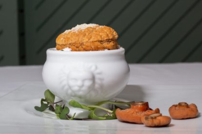 Cafetería Restaurante Virrey Palafox (El Burgo de Osma): Sopa de setas con copete de hojaldre.