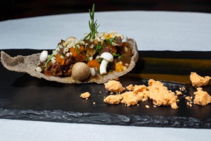 Hotel Castilla Termal Burgo de Osma (El Burgo de Osma): Setas escabechadas, jamón de pato y crujiente de boletus.