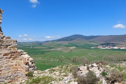 Al fondo, San Pedro Manrique.