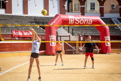 El Voley plaza toma la Plaza de toros - MARIO TEJEDOR (1)