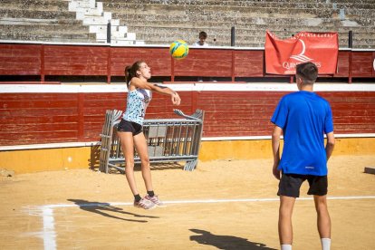 El Voley plaza toma la Plaza de toros - MARIO TEJEDOR (3)