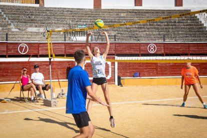 El Voley plaza toma la Plaza de toros - MARIO TEJEDOR (4)
