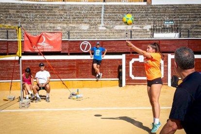 El Voley plaza toma la Plaza de toros - MARIO TEJEDOR (7)