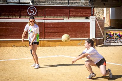 El Voley plaza toma la Plaza de toros - MARIO TEJEDOR (9)