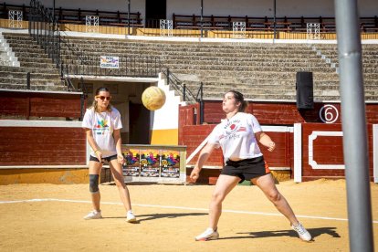 El Voley plaza toma la Plaza de toros - MARIO TEJEDOR (10)