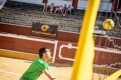 El Voley plaza toma la Plaza de toros - MARIO TEJEDOR (14)