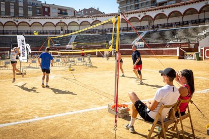 El Voley plaza toma la Plaza de toros - MARIO TEJEDOR (18)