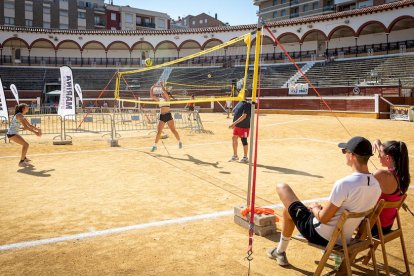 El Voley plaza toma la Plaza de toros - MARIO TEJEDOR (19)