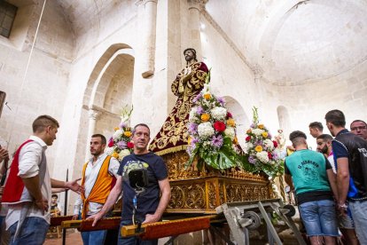 Bajada de Jesús Nazareno en las fiestas de Almazán. MARIO TEJEDOR (16)