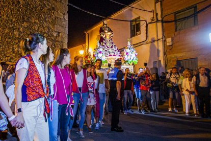 Bajada de Jesús Nazareno en las fiestas de Almazán. MARIO TEJEDOR (19)
