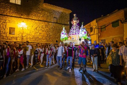 Bajada de Jesús Nazareno en las fiestas de Almazán. MARIO TEJEDOR (20)