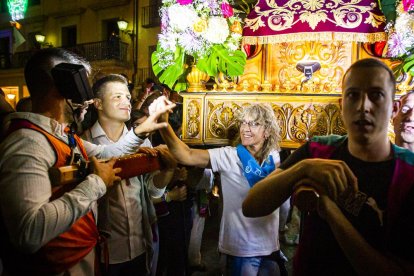 Bajada de Jesús Nazareno en las fiestas de Almazán. MARIO TEJEDOR (51)