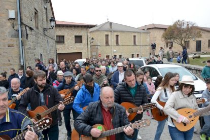 La ronda popular de Duruelo. RAQUEL FERNÁNDEZ (8)