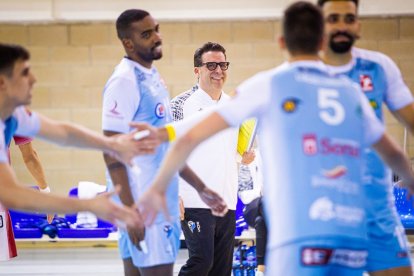 Rio Duero Voley vs Textil Santanderina. MARIO TEJEDOR (5)