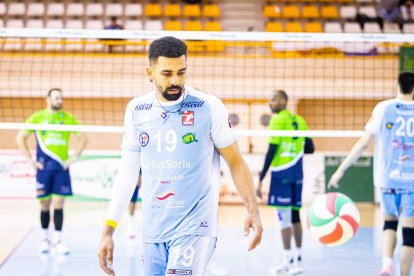 Rio Duero Voley vs Textil Santanderina. MARIO TEJEDOR (14)