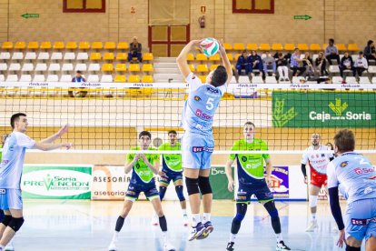 Rio Duero Voley vs Textil Santanderina. MARIO TEJEDOR (18)