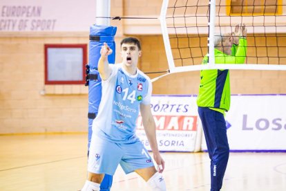 Rio Duero Voley vs Textil Santanderina. MARIO TEJEDOR (20)