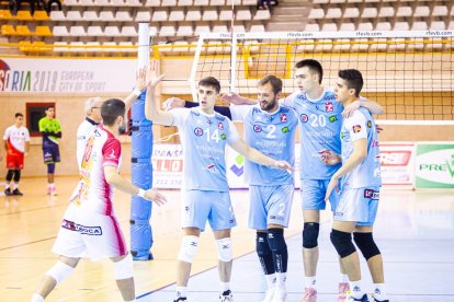 Rio Duero Voley vs Textil Santanderina. MARIO TEJEDOR (21)