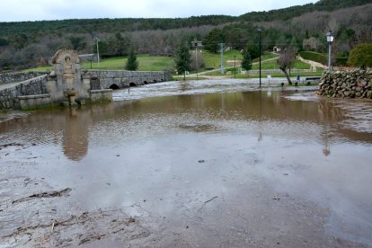 Imágenes provocadas por las lluvias de estos días. RAQUEL FERNÁNDEZ