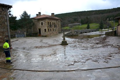 Imágenes provocadas por las lluvias de estos días. RAQUEL FERNÁNDEZ
