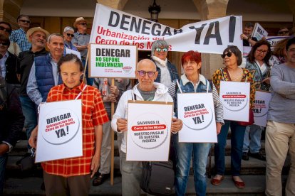 Concentracción 'Salvemos el cerro de los moros'. MARIO TEJEDOR (2)