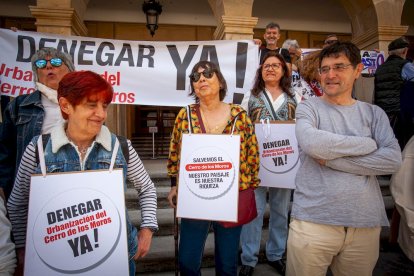 Concentracción 'Salvemos el cerro de los moros'. MARIO TEJEDOR (3)