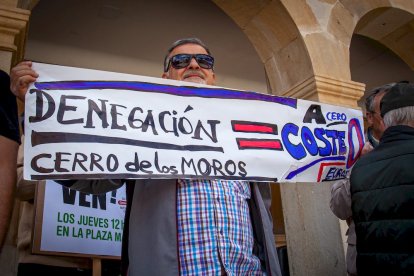 Concentracción 'Salvemos el cerro de los moros'. MARIO TEJEDOR (6)
