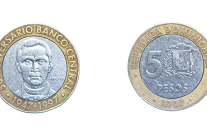 Moneda de cinco pesos de la República Dominicana.
