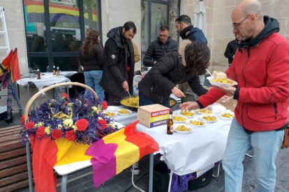 Homenaje en el aniversario de la República. DÉBORAH BARCONES (4)
