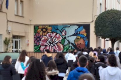 Mural de latas en el CRIE de Almazán (11)