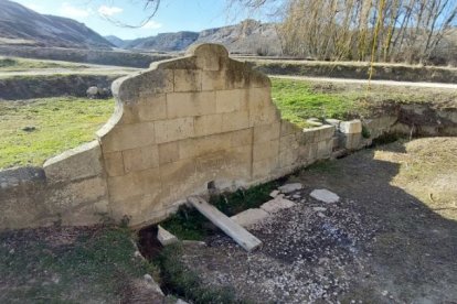 Fuente de los cinco caños en Aguaviva de la Vega.