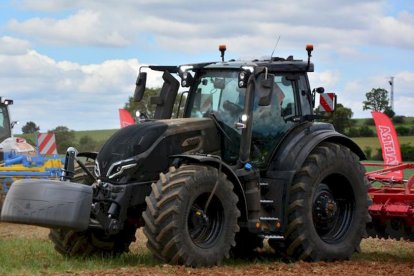 Presentación de los nuevos tractores Valtra. MARIO TEJEDOR (1)