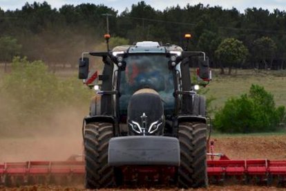 Presentación de los nuevos tractores Valtra .SATUR LAFUENTE