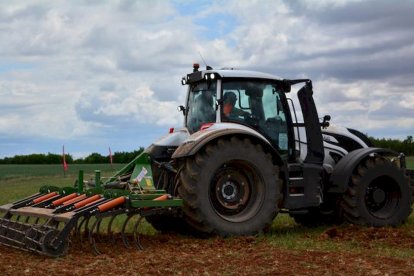 Presentación de los nuevos tractores Valtra .SATUR LAFUENTE