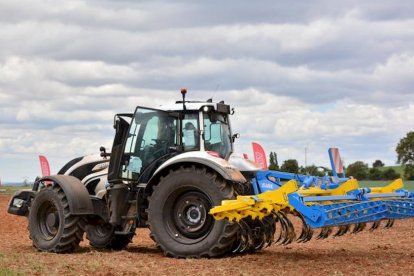 Presentación de los nuevos tractores Valtra .SATUR LAFUENTE