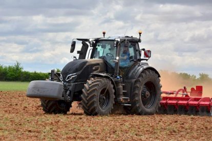 Presentación de los nuevos tractores Valtra .SATUR LAFUENTE