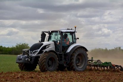 Presentación de los nuevos tractores Valtra .SATUR LAFUENTE