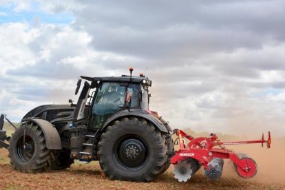 Presentación de los nuevos tractores Valtra .SATUR LAFUENTE