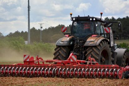 Presentación de los nuevos tractores Valtra .SATUR LAFUENTE