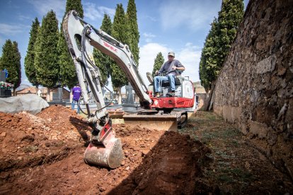 Trabajos de búsqueda de restos de asesinados y enterrados en el cementerio de Las Casas en la Guerra Civil.-GONZALO MONTESEGURO