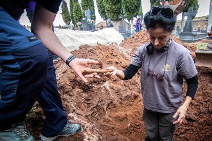 Trabajos de búsqueda de restos de asesinados y enterrados en el cementerio de Las Casas en la Guerra Civil.-GONZALO MONTESEGURO